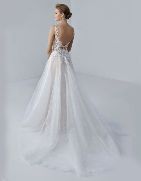 Ella by Etoile Wedding dress (Sample Dress)