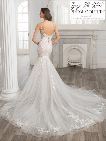 Élysée Elia Wedding Dress (Sample Sale)
