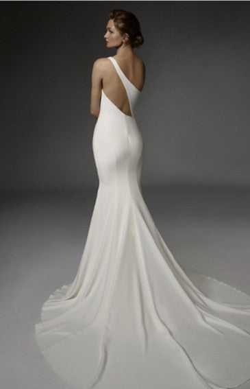 Victoire Elysee by Enzoani Wedding dress (Sample sale)