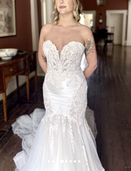 Élysée Diana Wedding gown  (Sample Sale)