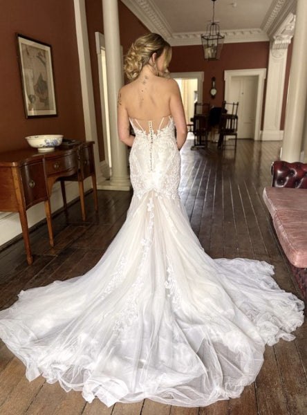Élysée Diana Wedding gown  (Sample Sale)